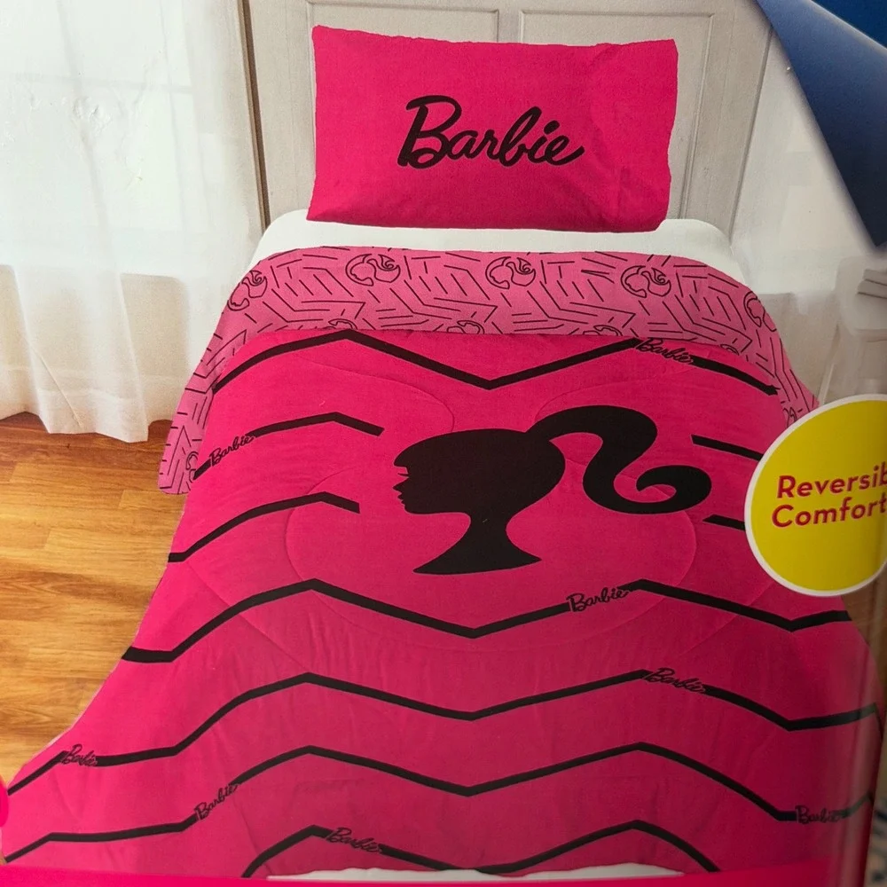 Barbie 2 Piece Reversible Comforter Set Twin Full Pink Chevron Silhouette New
